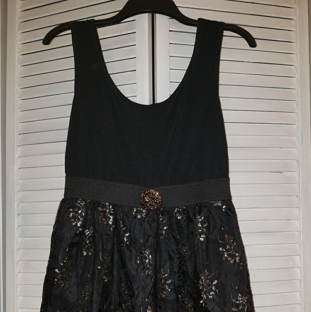 Short/stretchy black and gold dress
